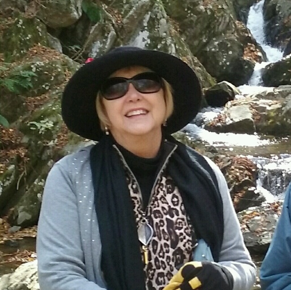 Meet your Posher, Linda - Picture 1 of 1